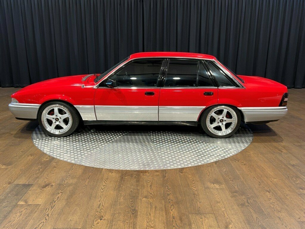 1986 HOLDEN COMMODORE VL SL 5 SP MANUAL 4D SEDAN