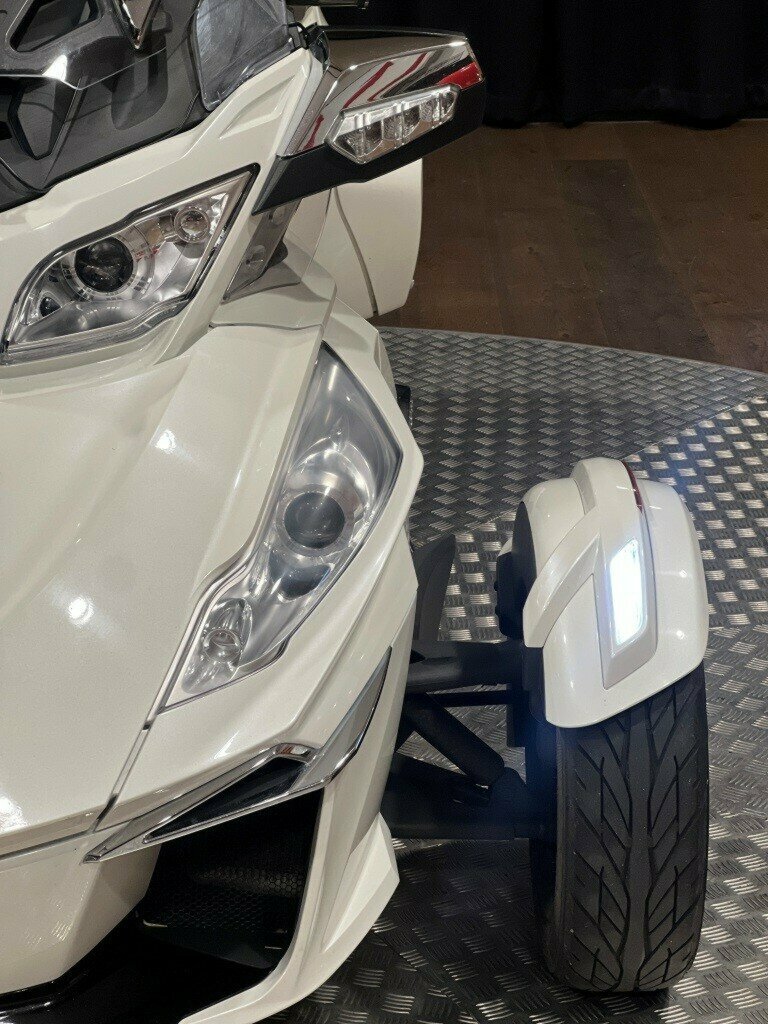 2016 CAN-AM SPYDER TRIKE