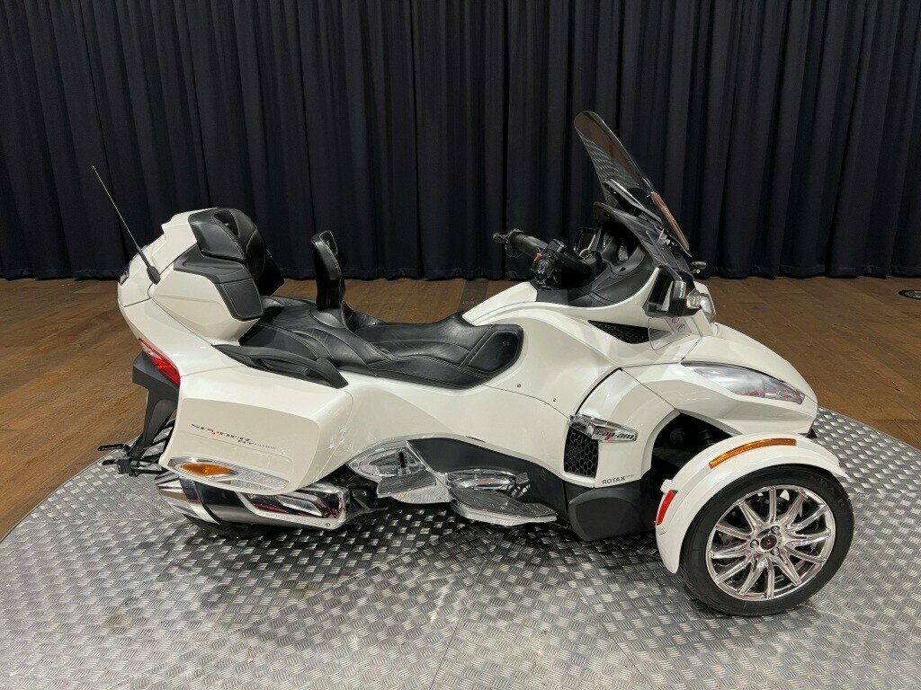 2016 CAN-AM SPYDER TRIKE