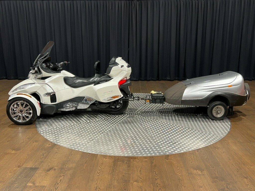 2016 CAN-AM SPYDER TRIKE