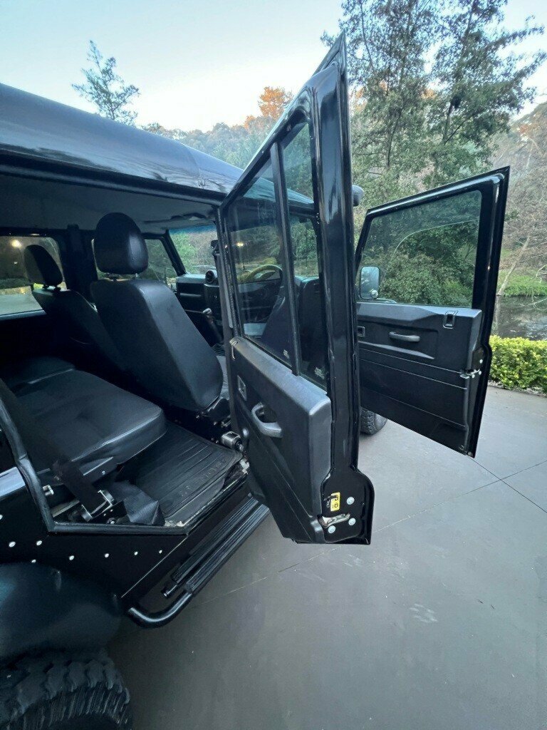 2011 LAND ROVER DEFENDER MY11 130 HCPU (4X4) 6 SP MANUAL CREW CAB P/UP