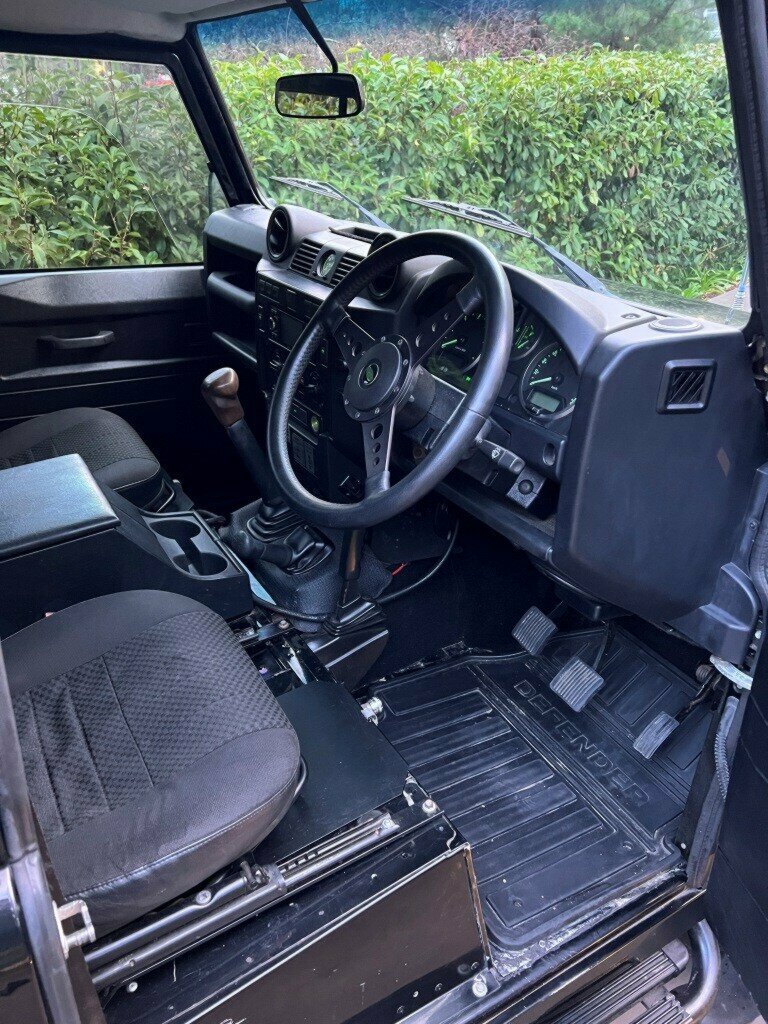 2011 LAND ROVER DEFENDER MY11 130 HCPU (4X4) 6 SP MANUAL CREW CAB P/UP
