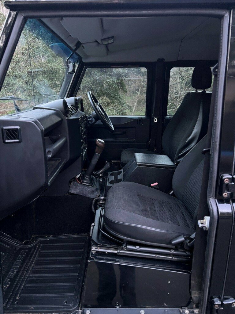2011 LAND ROVER DEFENDER MY11 130 HCPU (4X4) 6 SP MANUAL CREW CAB P/UP