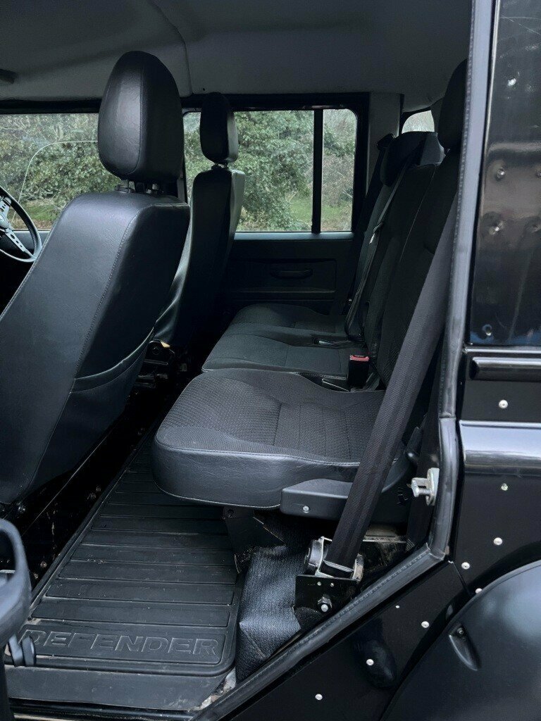 2011 LAND ROVER DEFENDER MY11 130 HCPU (4X4) 6 SP MANUAL CREW CAB P/UP