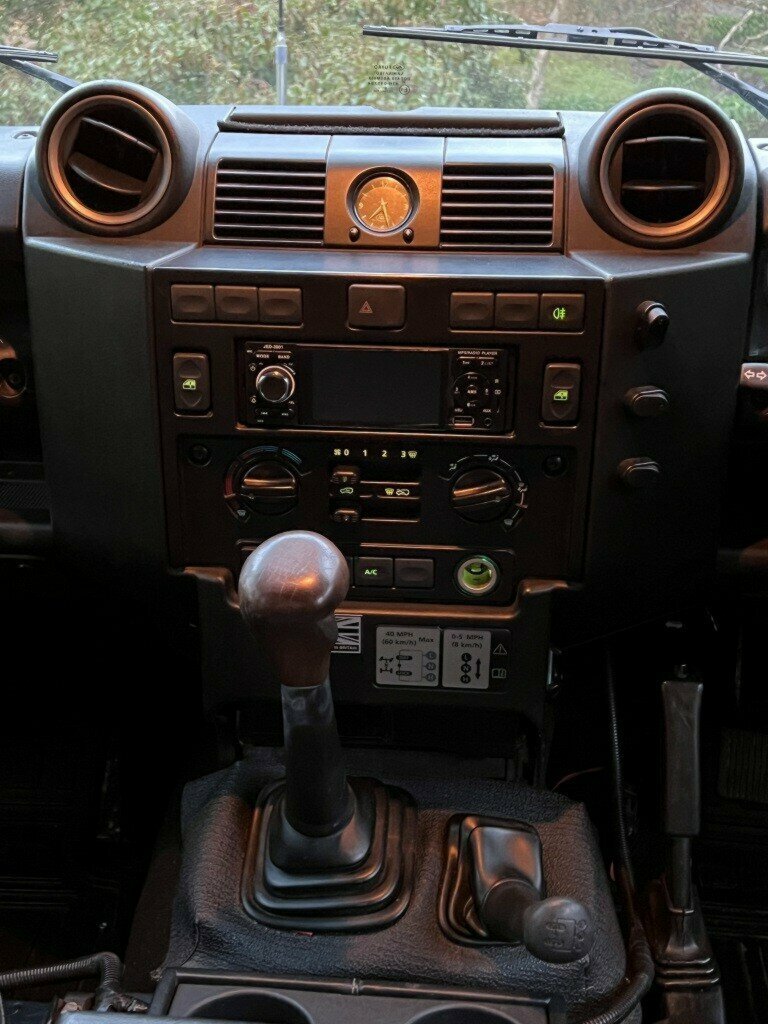 2011 LAND ROVER DEFENDER MY11 130 HCPU (4X4) 6 SP MANUAL CREW CAB P/UP