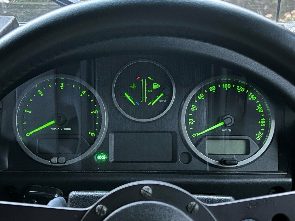 2011 LAND ROVER DEFENDER MY11 130 HCPU (4X4) 6 SP MANUAL CREW CAB P/UP