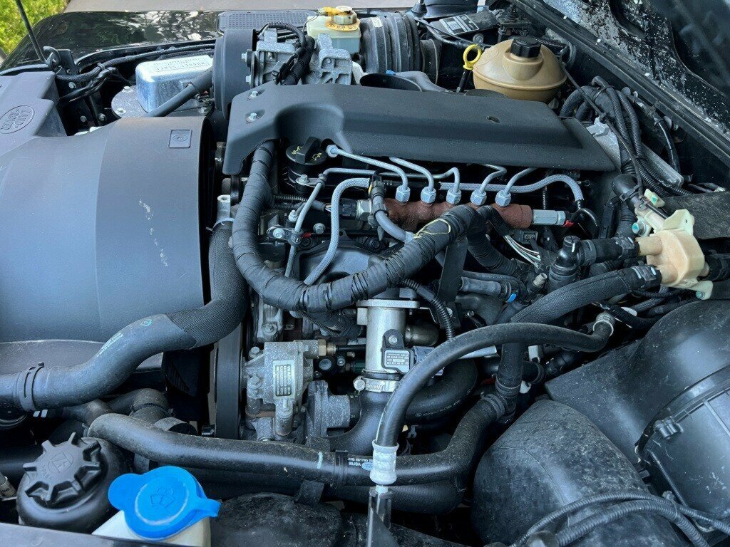 2011 LAND ROVER DEFENDER MY11 130 HCPU (4X4) 6 SP MANUAL CREW CAB P/UP