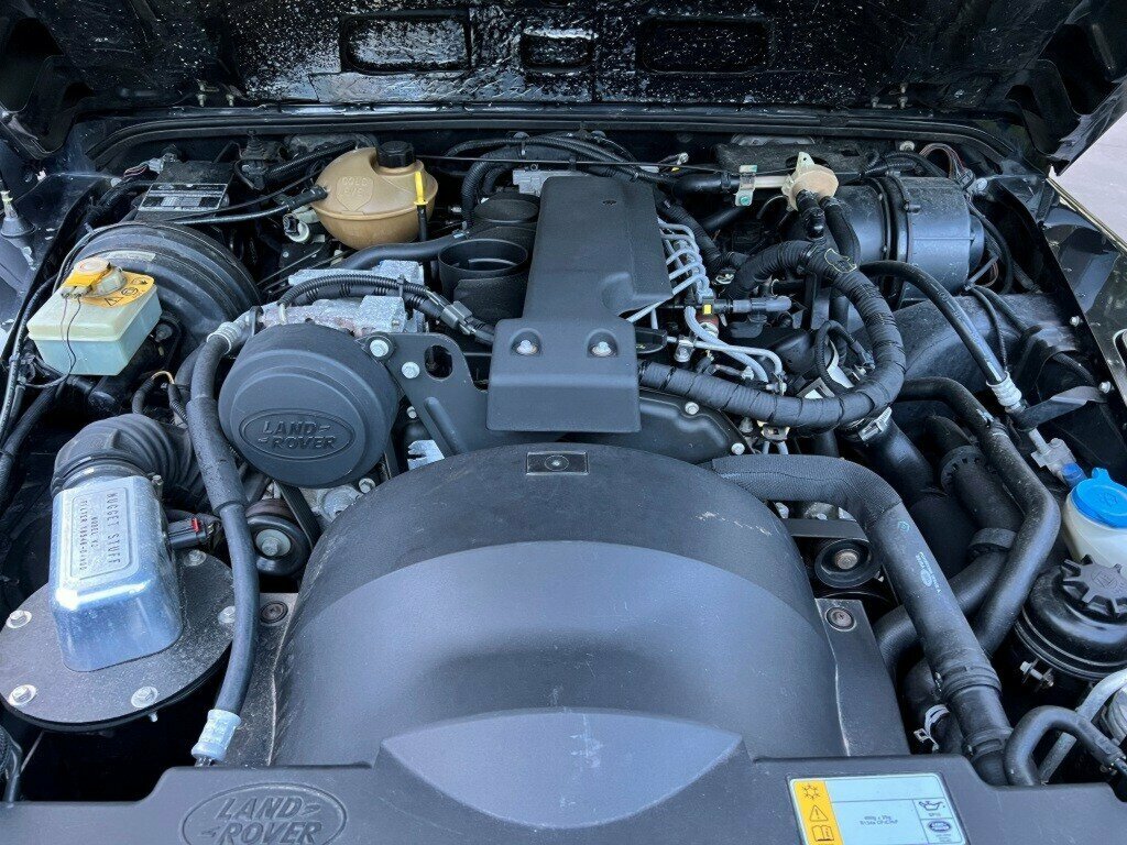 2011 LAND ROVER DEFENDER MY11 130 HCPU (4X4) 6 SP MANUAL CREW CAB P/UP