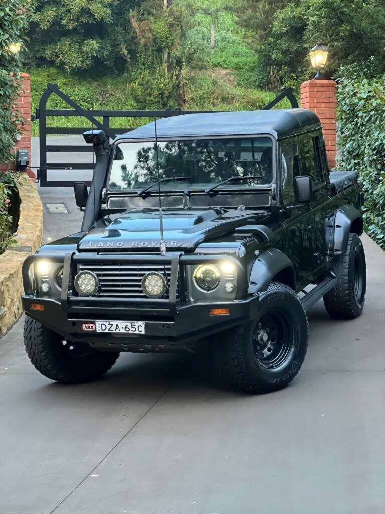 2011 LAND ROVER DEFENDER MY11 130 HCPU (4X4) 6 SP MANUAL CREW CAB P/UP