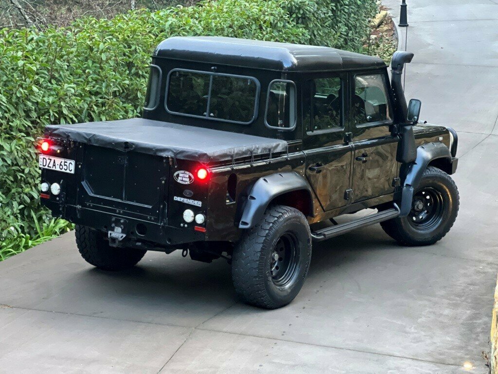 2011 LAND ROVER DEFENDER MY11 130 HCPU (4X4) 6 SP MANUAL CREW CAB P/UP
