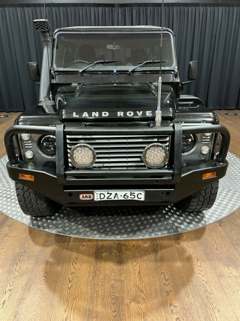 2011 LAND ROVER DEFENDER MY11 130 HCPU (4X4) 6 SP MANUAL CREW CAB P/UP