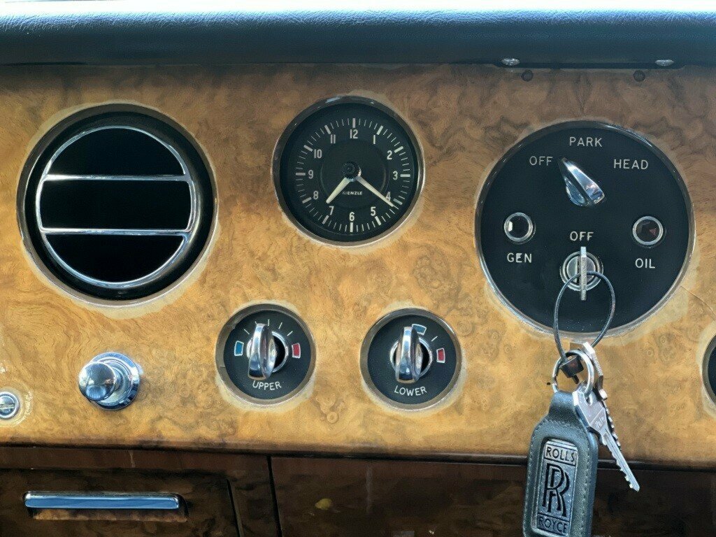 1969 ROLLS-ROYCE SILVER SHADOW 4 SP AUTOMATIC 4D SALOON