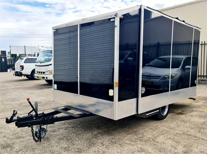 CUSTOM BOX TRAILER