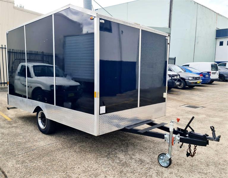 CUSTOM BOX TRAILER