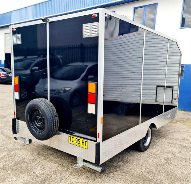 CUSTOM BOX TRAILER