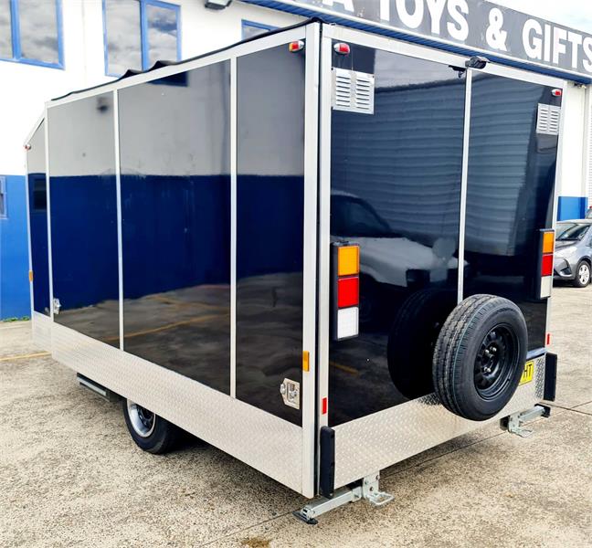 CUSTOM BOX TRAILER