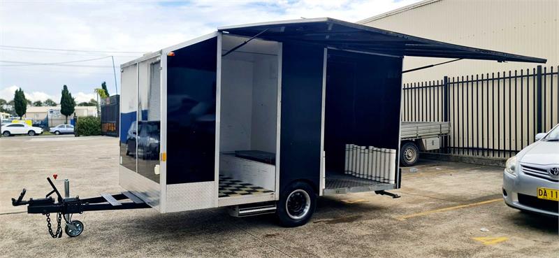 CUSTOM BOX TRAILER