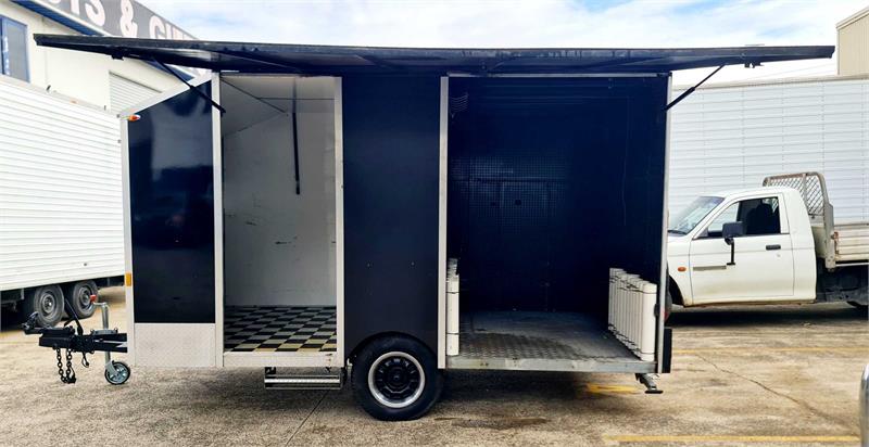 CUSTOM BOX TRAILER