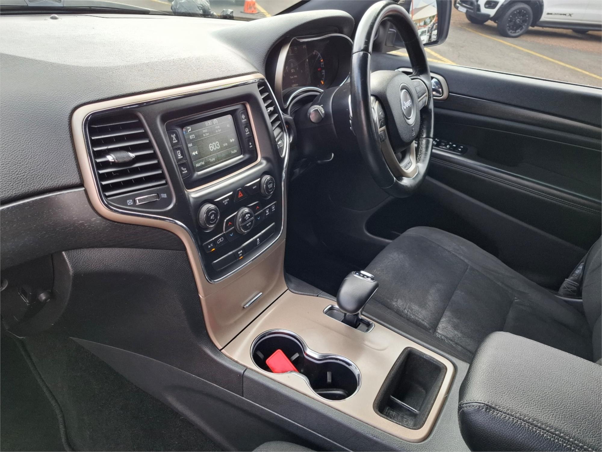 2015 JEEP GRAND CHEROKEE WK MY15 LAREDO (4x2) 8 SP AUTOMATIC 4D WAGON