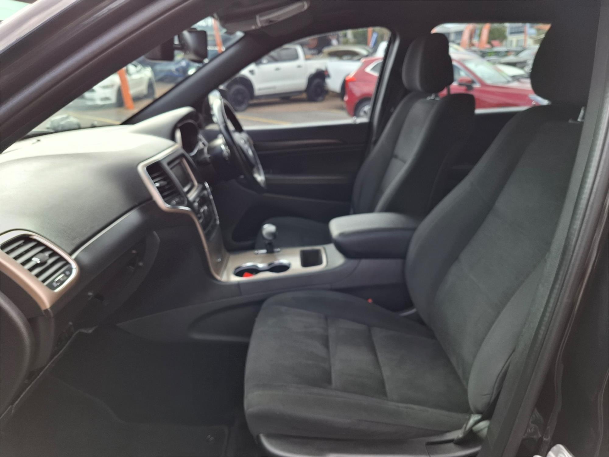 2015 JEEP GRAND CHEROKEE WK MY15 LAREDO (4x2) 8 SP AUTOMATIC 4D WAGON