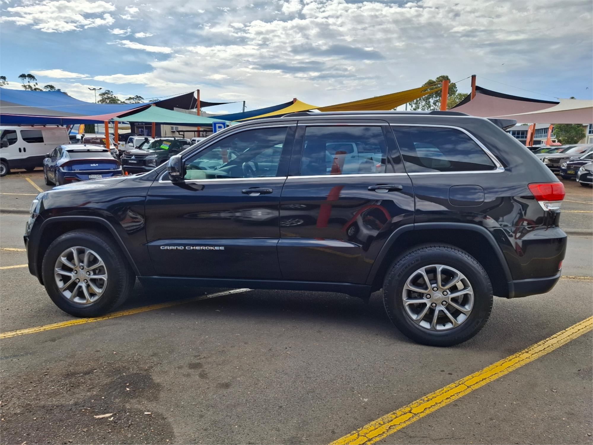 2015 JEEP GRAND CHEROKEE WK MY15 LAREDO (4x2) 8 SP AUTOMATIC 4D WAGON