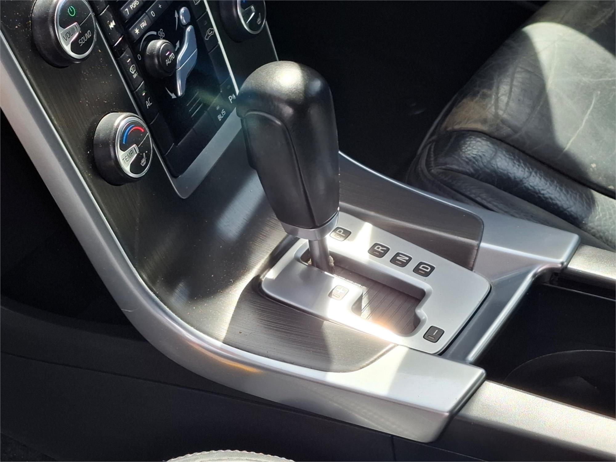2012 VOLVO V60 F MY12 T5 6 SP AUTOMATIC 4D WAGON