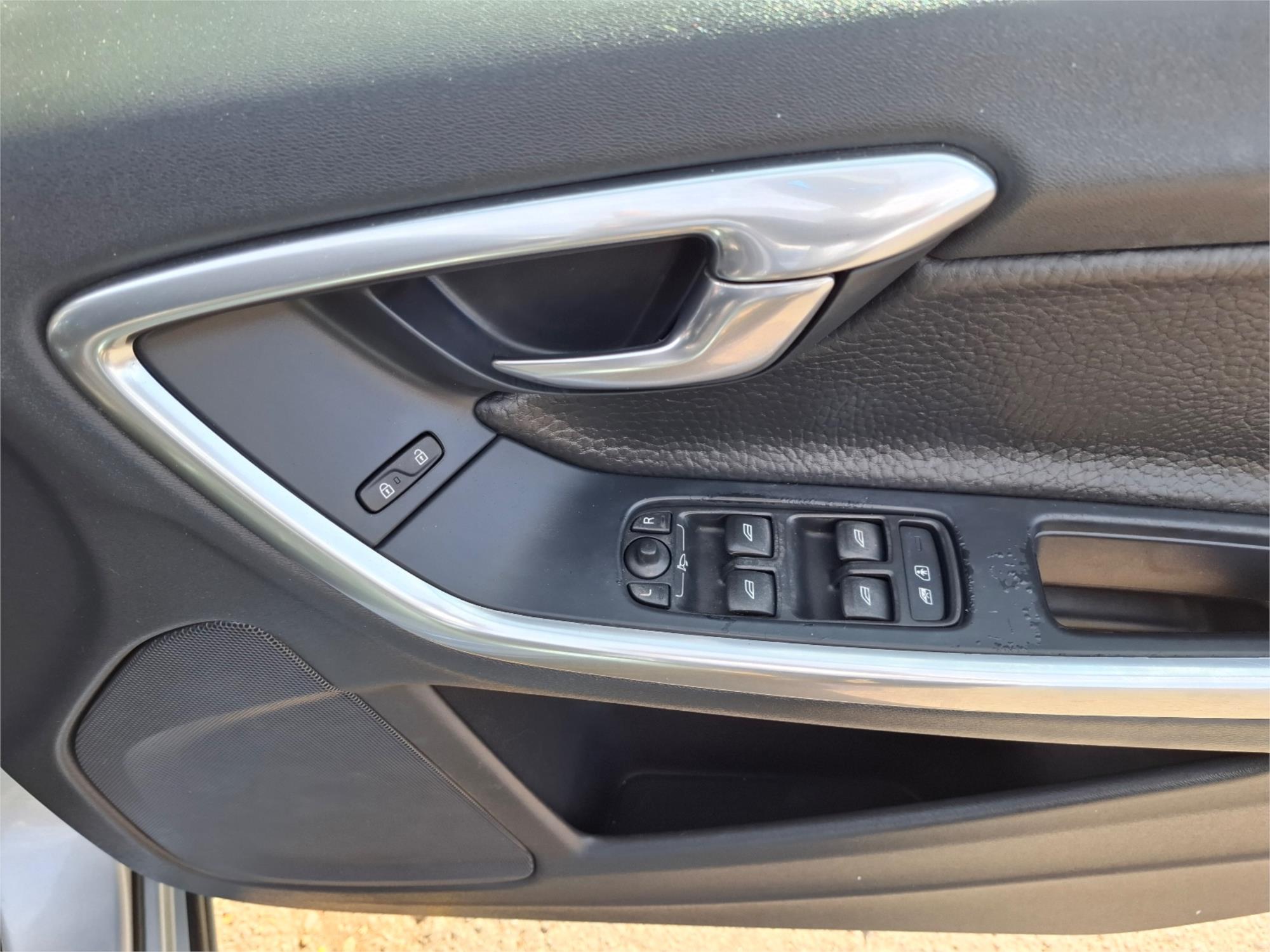2012 VOLVO V60 F MY12 T5 6 SP AUTOMATIC 4D WAGON