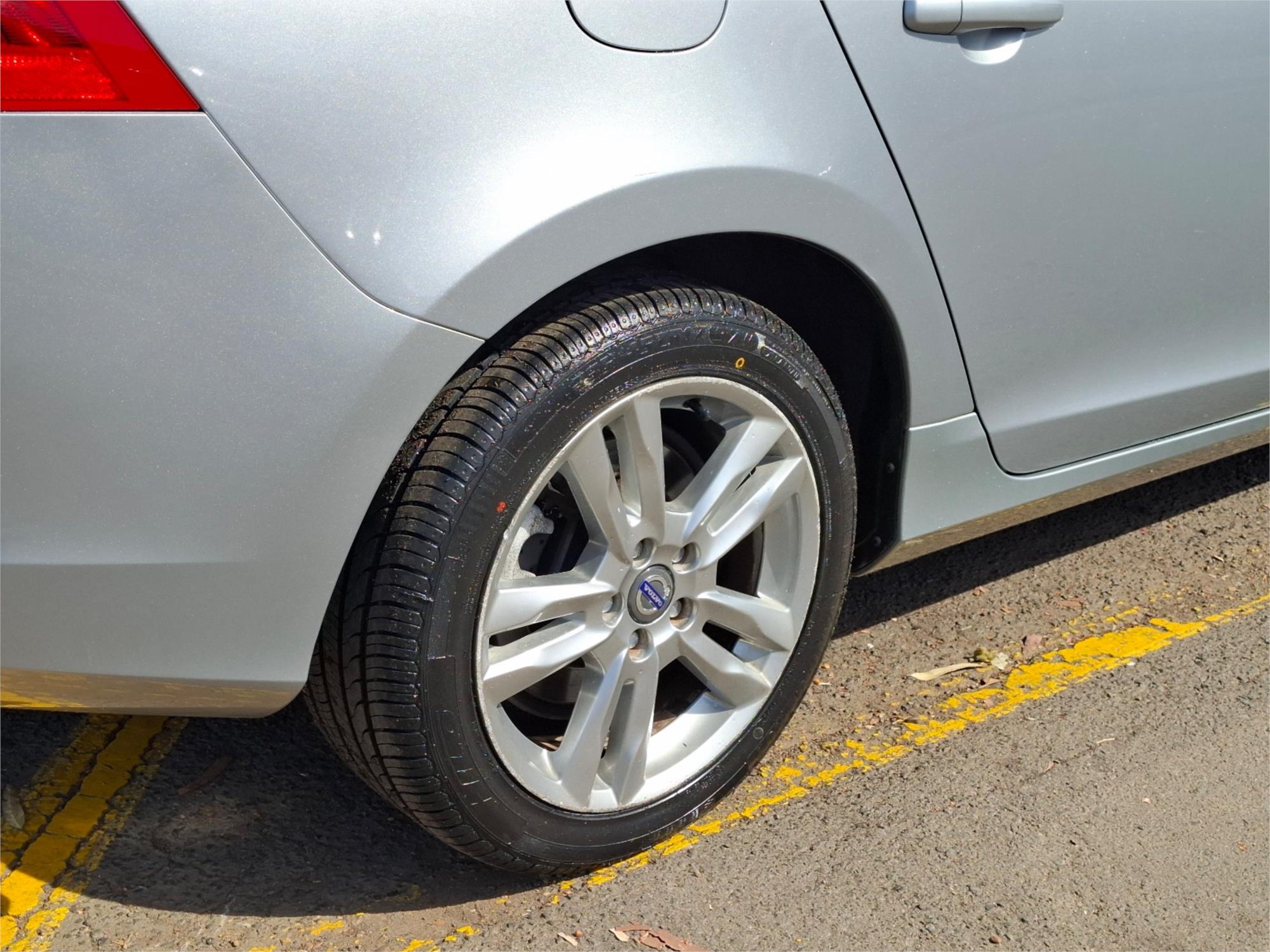 2012 VOLVO V60 F MY12 T5 6 SP AUTOMATIC 4D WAGON