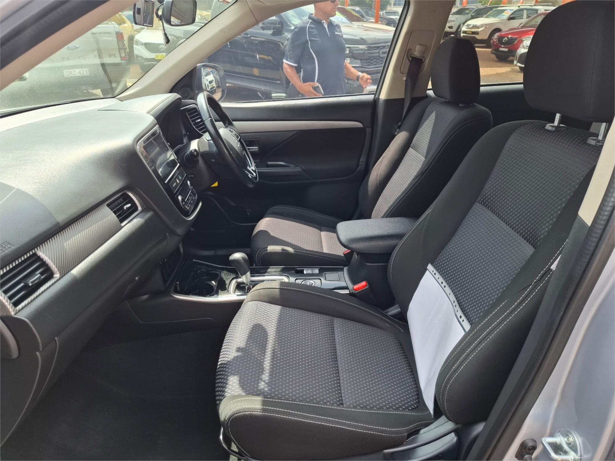 2017 MITSUBISHI OUTLANDER ZK MY17 LS (4x2) CONTINUOUS VARIABLE 4D WAGON