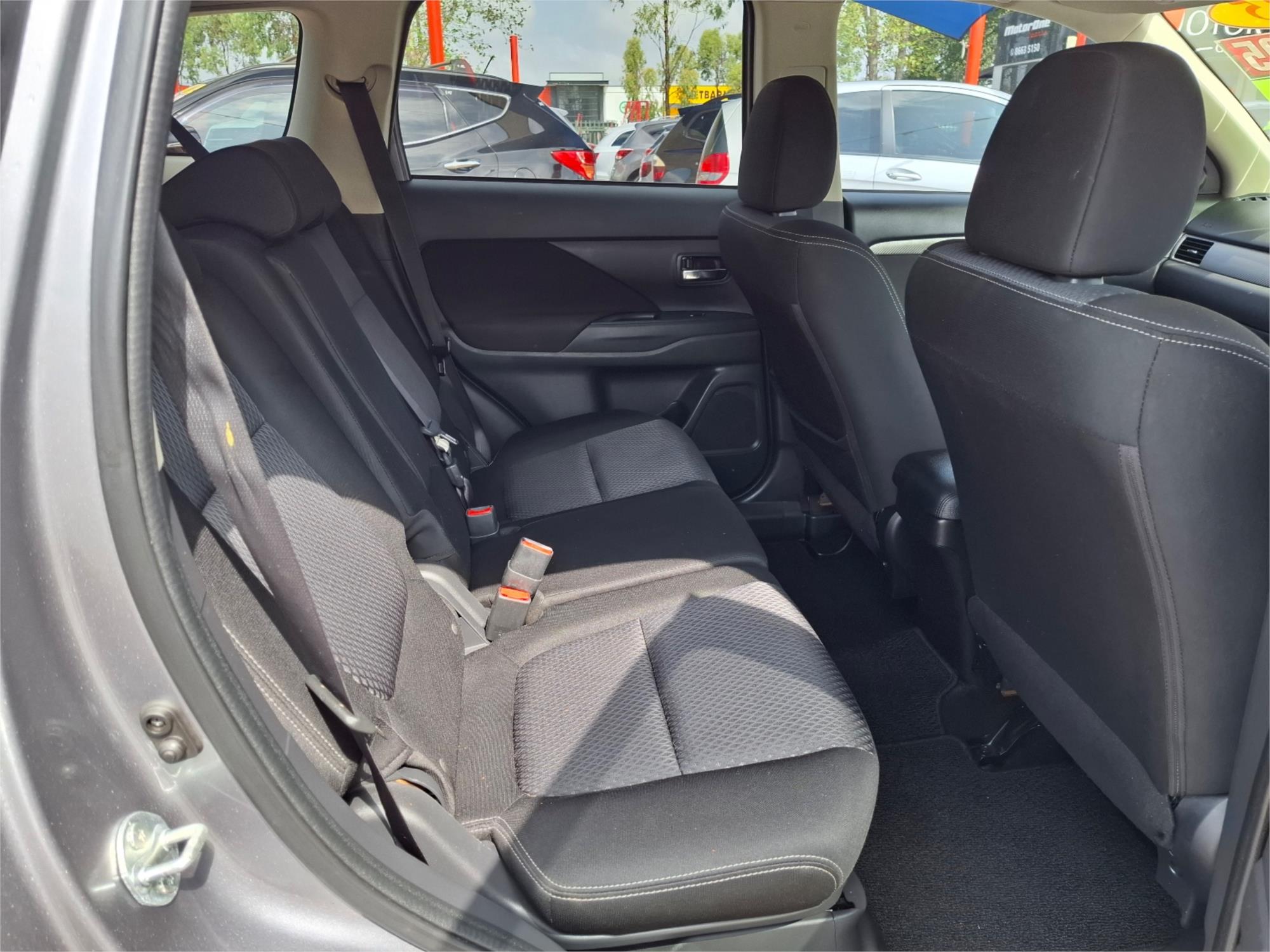 2015 MITSUBISHI OUTLANDER ZK MY16 LS (4x2) 5 SP MANUAL 4D WAGON