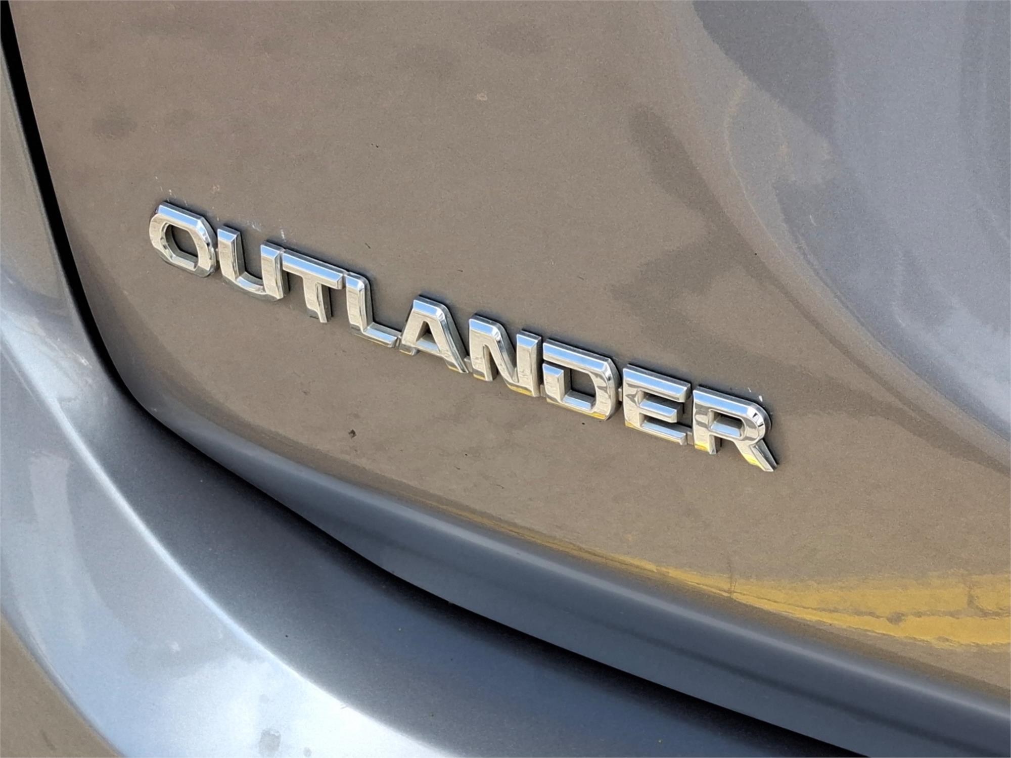 2015 MITSUBISHI OUTLANDER ZK MY16 LS (4x2) 5 SP MANUAL 4D WAGON