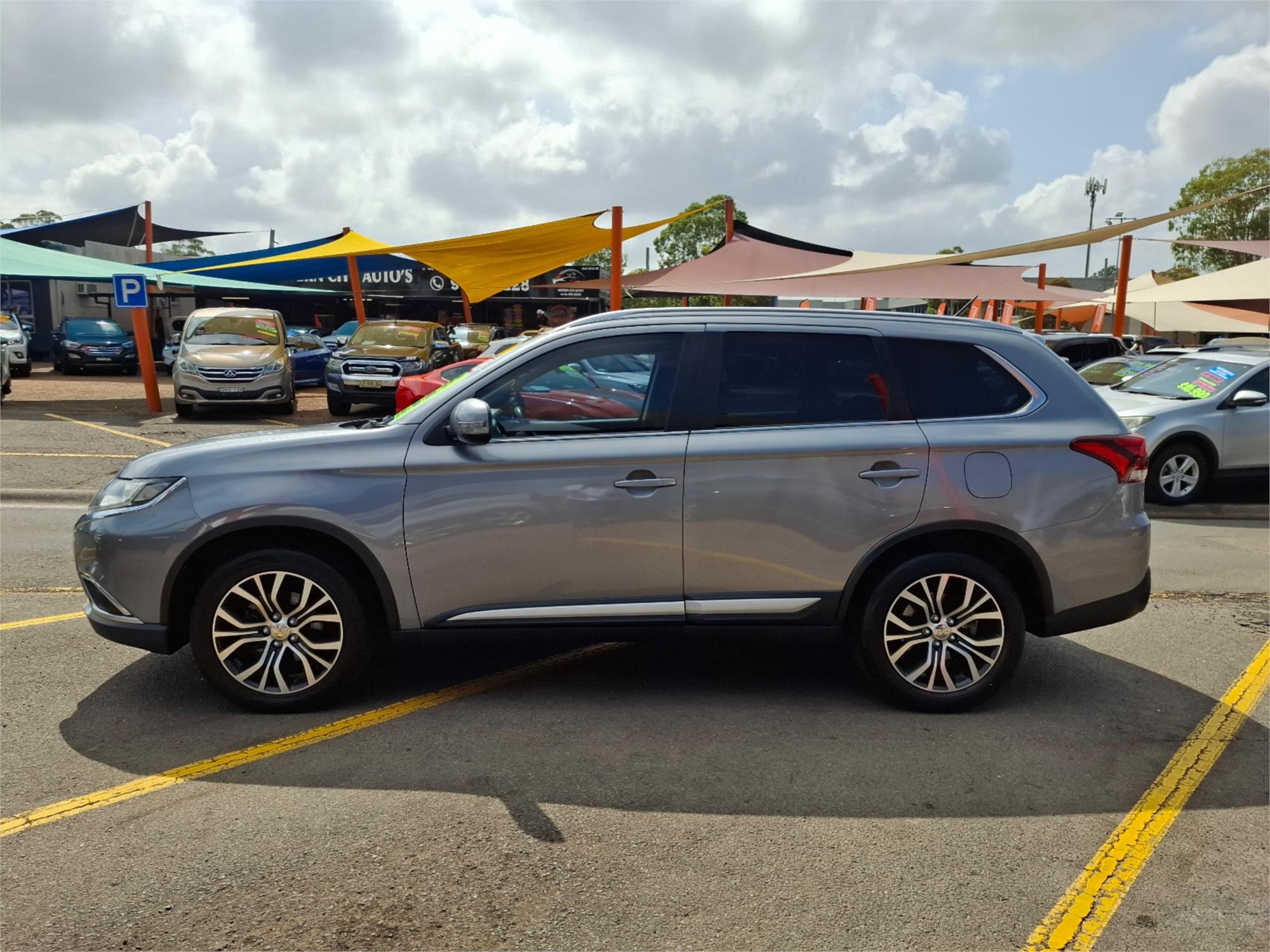 2015 MITSUBISHI OUTLANDER ZK MY16 LS (4x2) 5 SP MANUAL 4D WAGON
