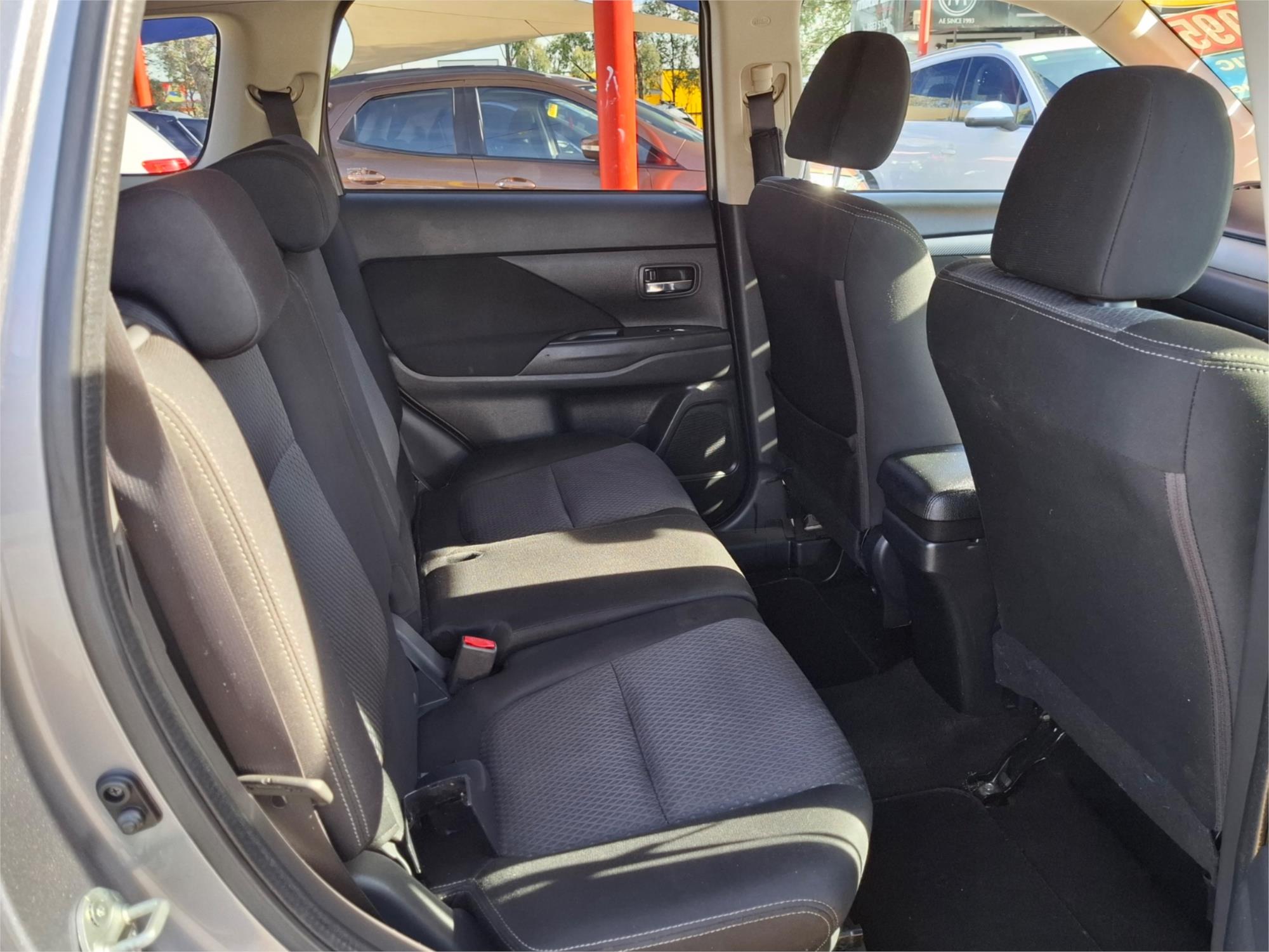 2017 MITSUBISHI OUTLANDER ZK MY17 LS (4x2) CONTINUOUS VARIABLE 4D WAGON