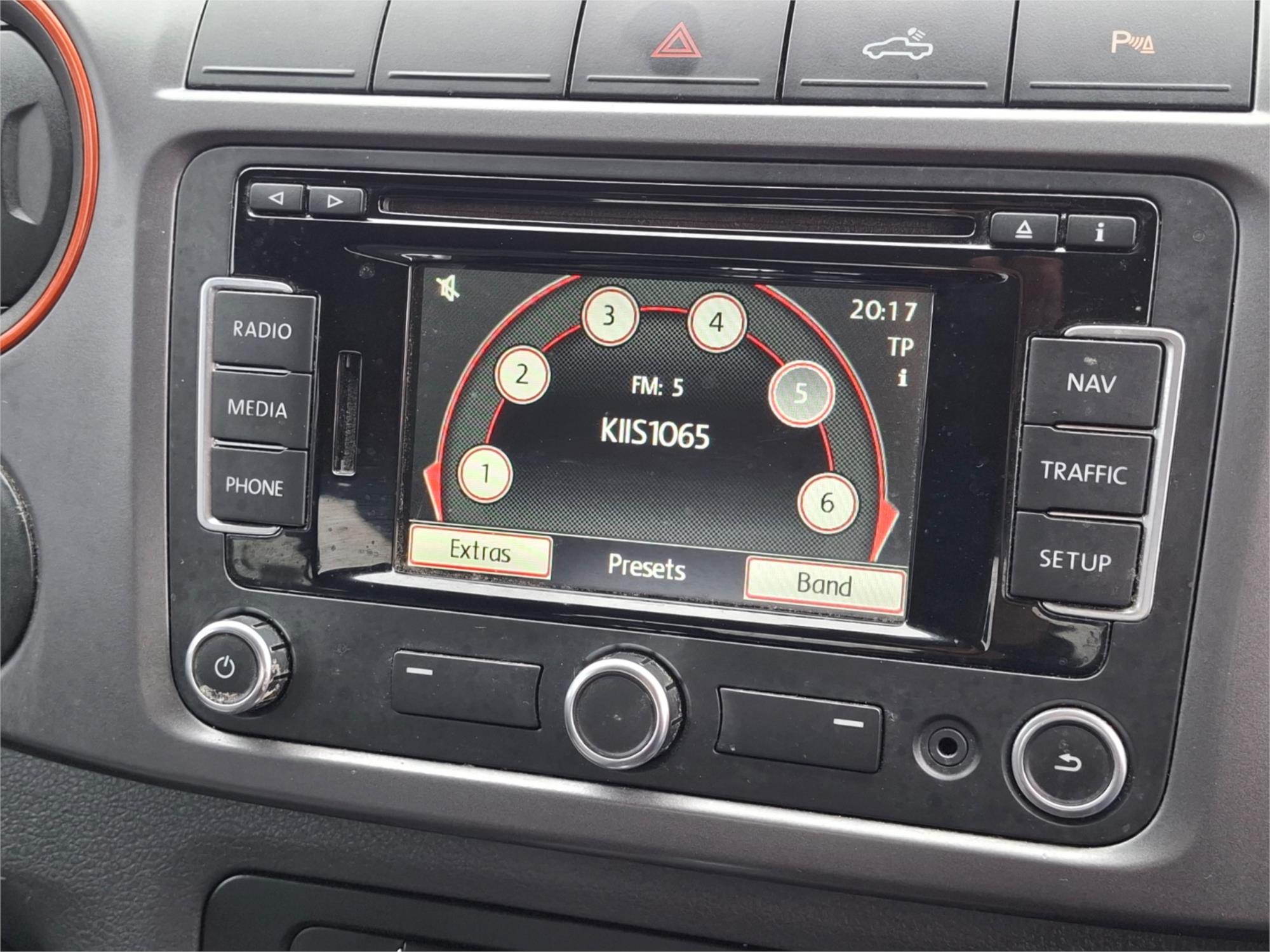 2015 VOLKSWAGEN AMAROK 2H MY14 TDI420 (4x4) 8 SP AUTOMATIC DUAL C/CHAS