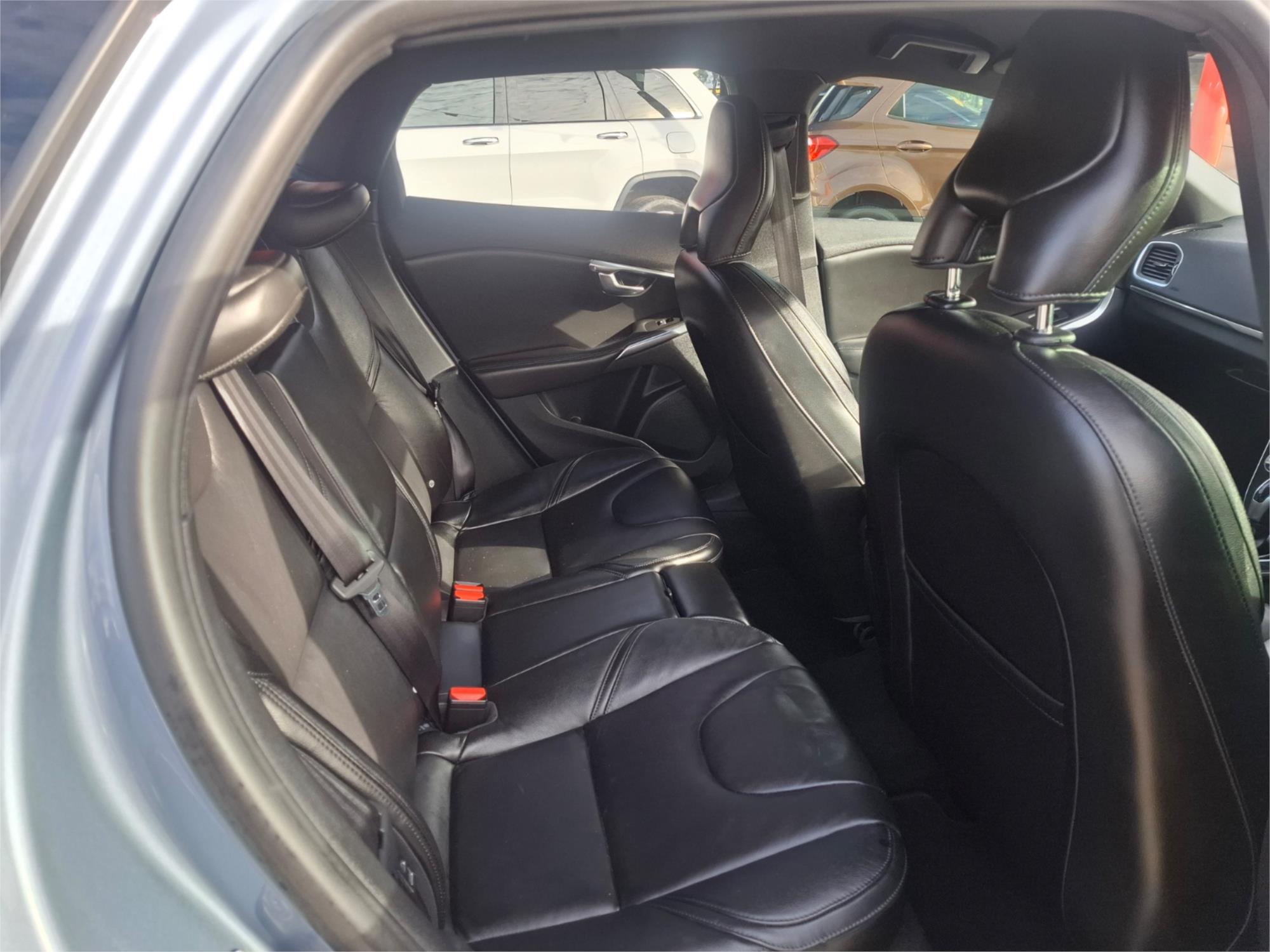2016 VOLVO V40 M MY16 D2 KINETIC 6 SP AUTOMATIC 5D HATCHBACK