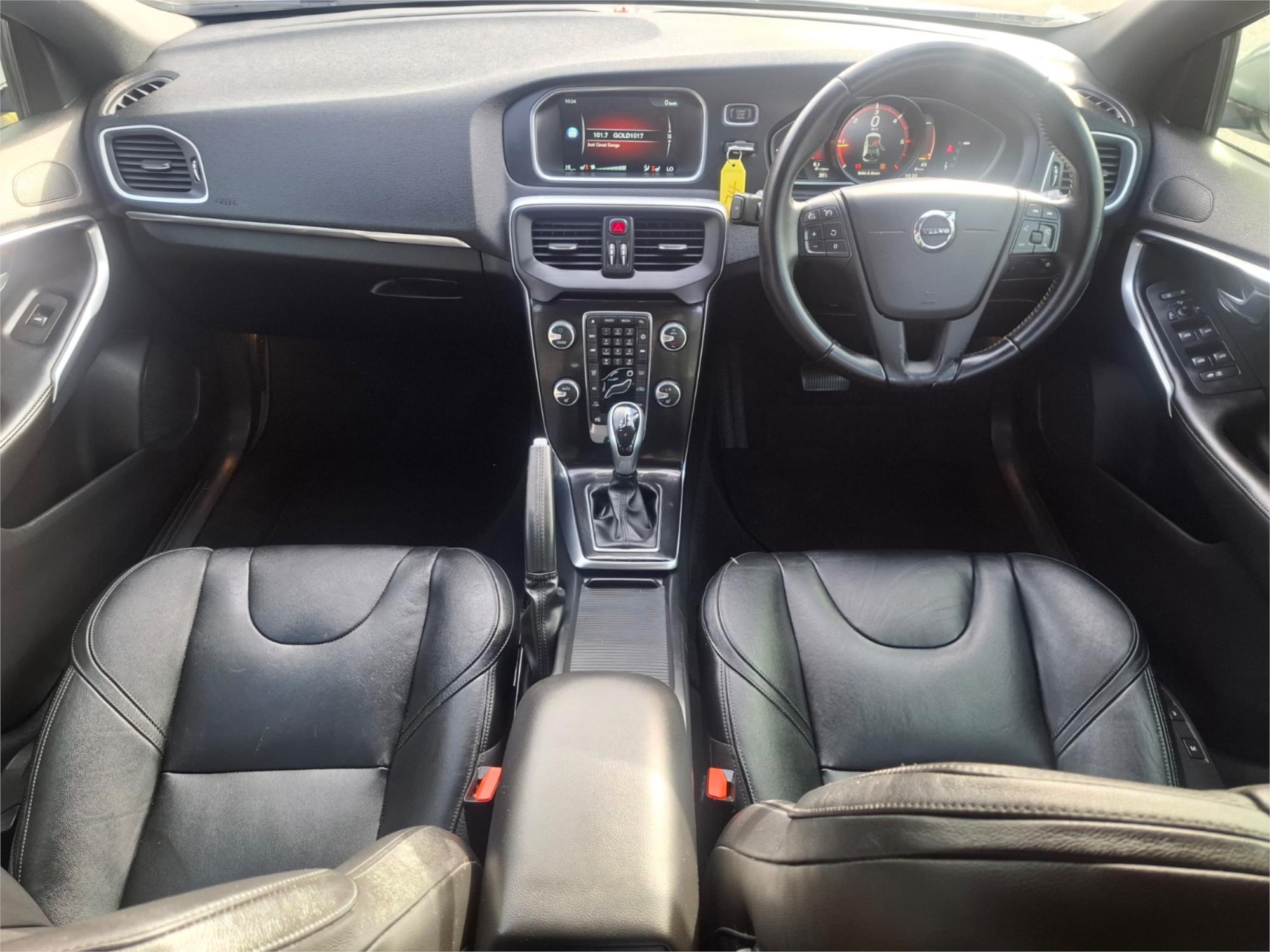 2016 VOLVO V40 M MY16 D2 KINETIC 6 SP AUTOMATIC 5D HATCHBACK