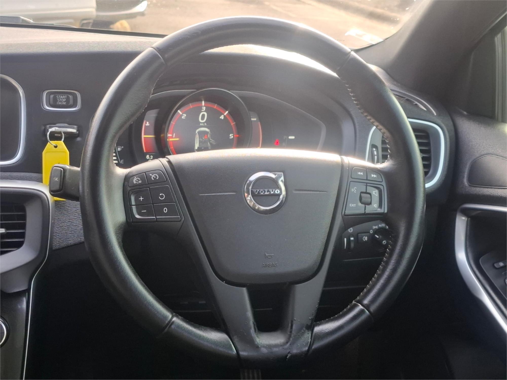 2016 VOLVO V40 M MY16 D2 KINETIC 6 SP AUTOMATIC 5D HATCHBACK