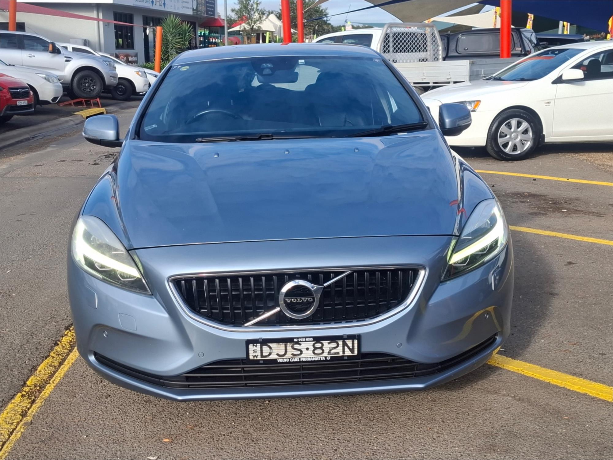 2016 VOLVO V40 M MY16 D2 KINETIC 6 SP AUTOMATIC 5D HATCHBACK