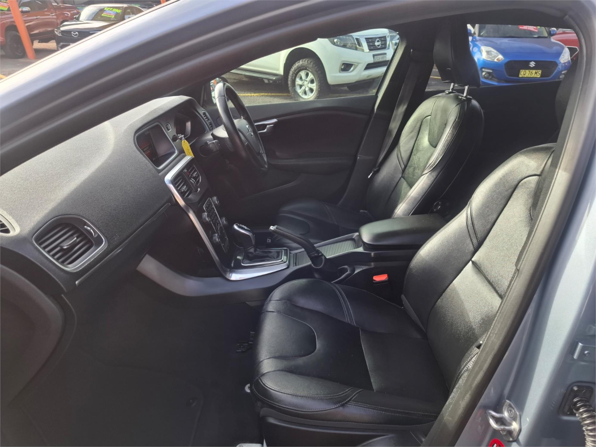 2016 VOLVO V40 M MY16 D2 KINETIC 6 SP AUTOMATIC 5D HATCHBACK