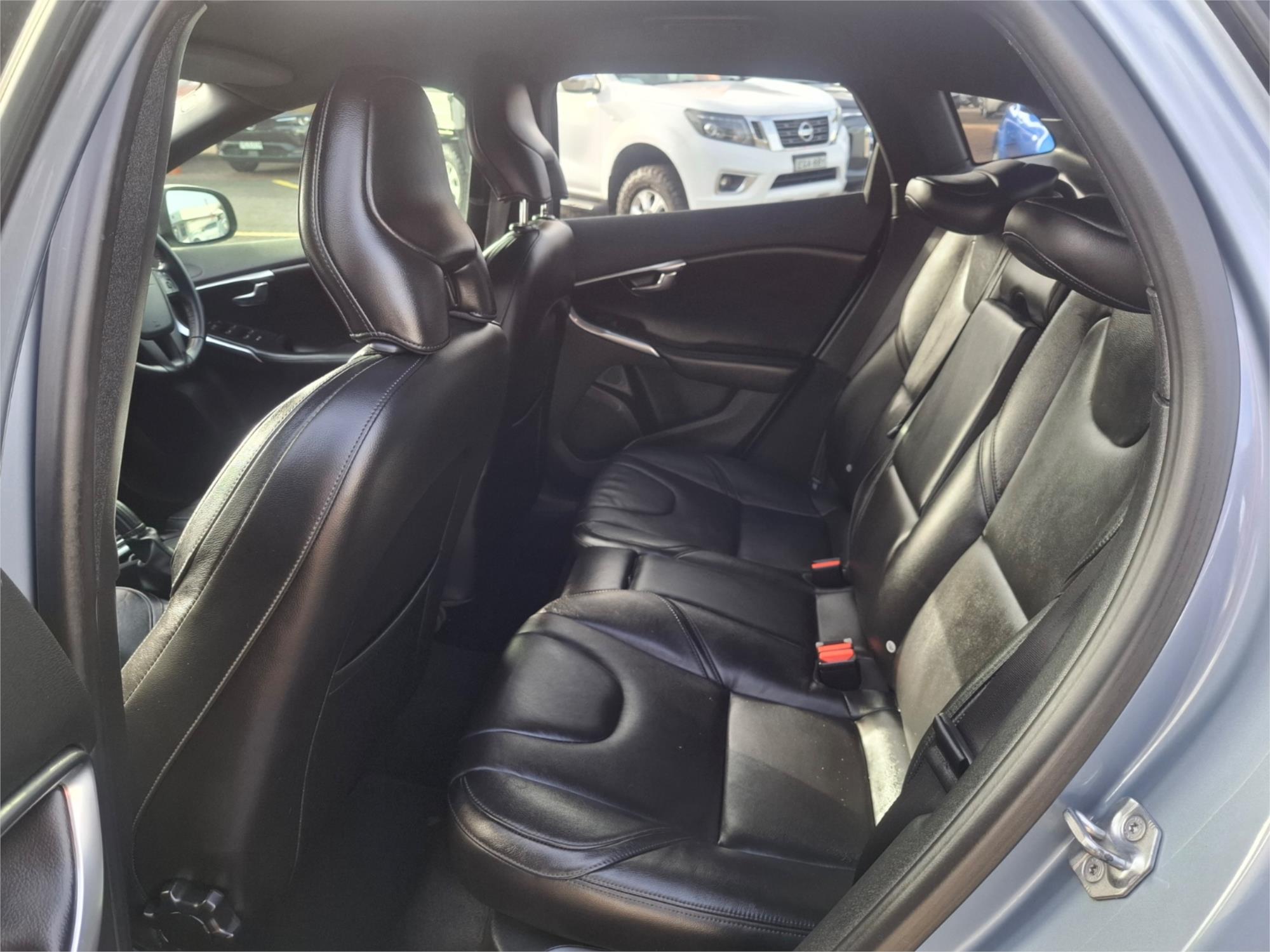 2016 VOLVO V40 M MY16 D2 KINETIC 6 SP AUTOMATIC 5D HATCHBACK
