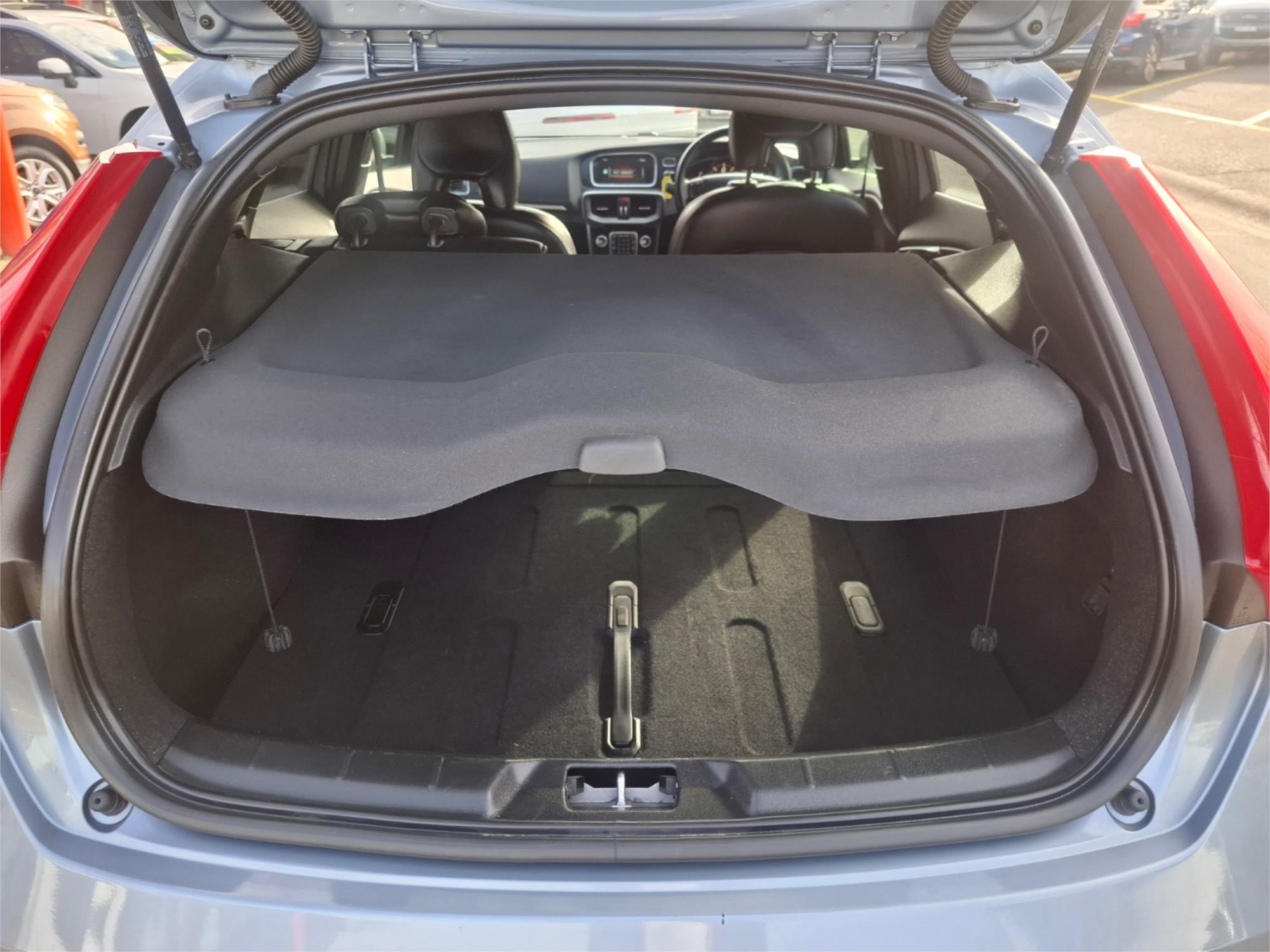 2016 VOLVO V40 M MY16 D2 KINETIC 6 SP AUTOMATIC 5D HATCHBACK