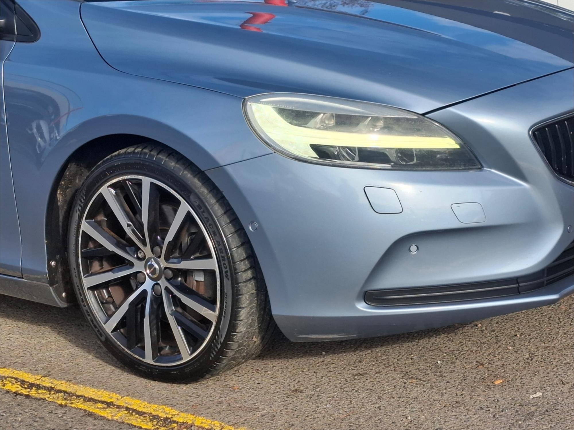 2016 VOLVO V40 M MY16 D2 KINETIC 6 SP AUTOMATIC 5D HATCHBACK