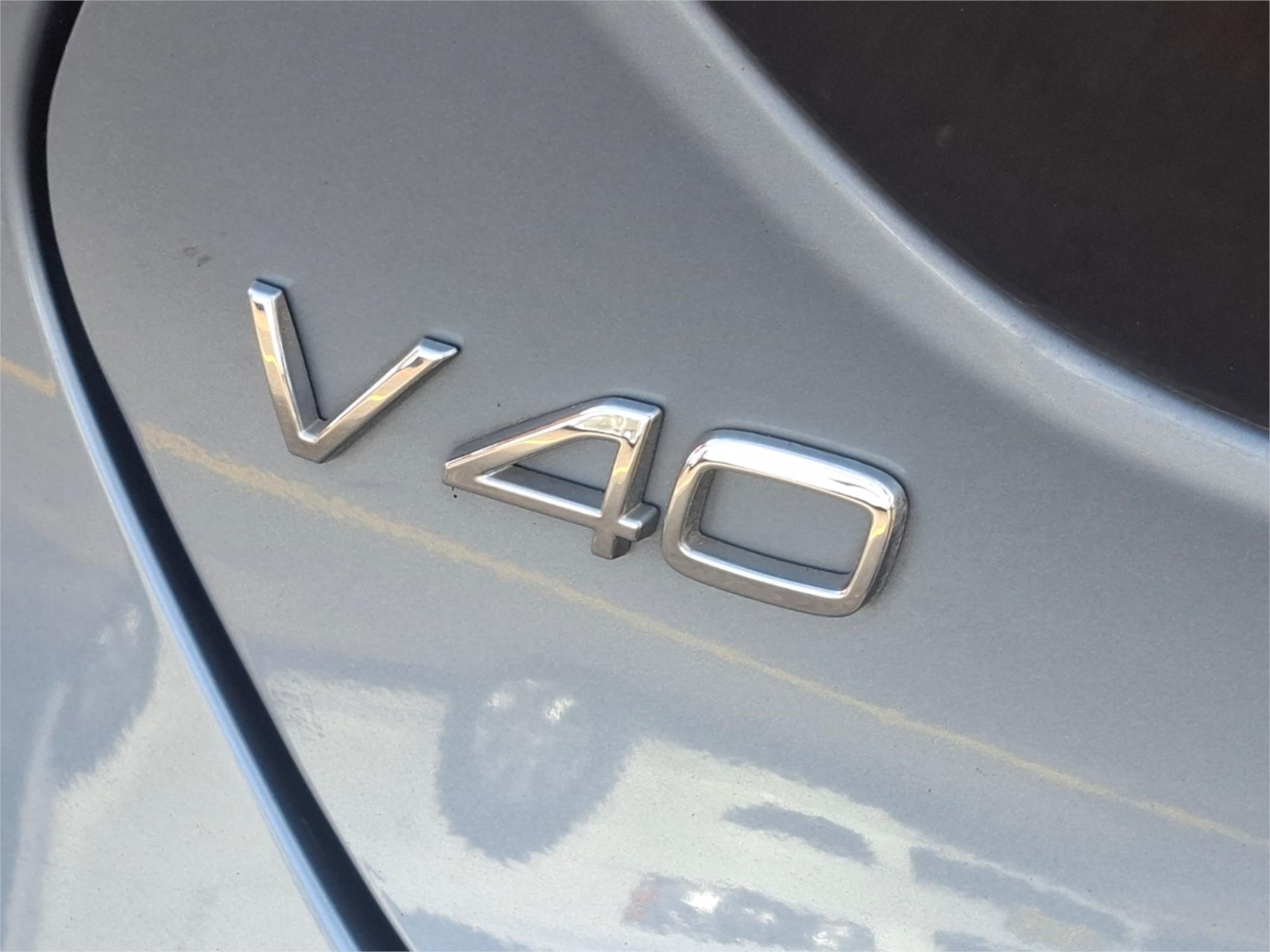 2016 VOLVO V40 M MY16 D2 KINETIC 6 SP AUTOMATIC 5D HATCHBACK