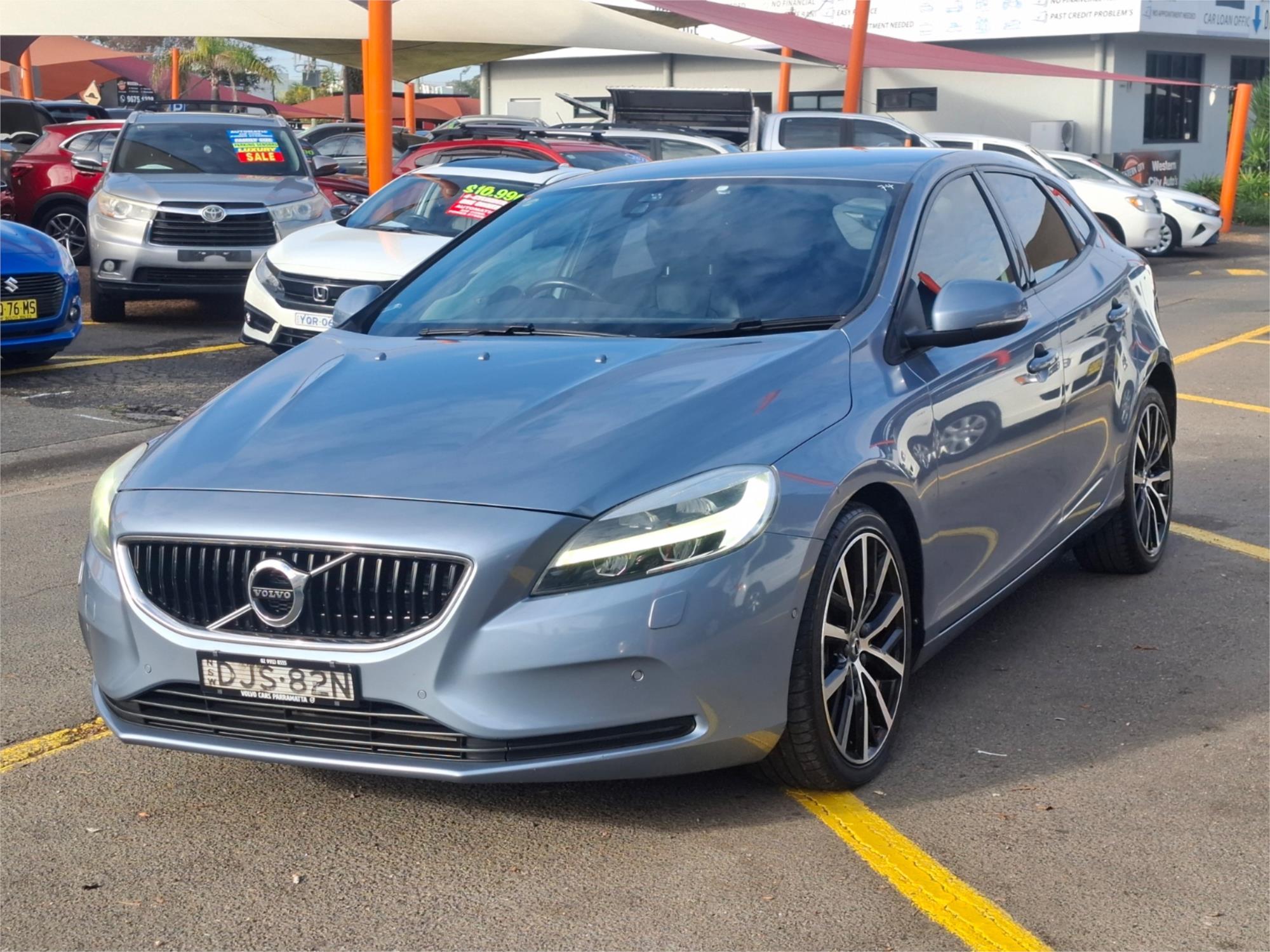 2016 VOLVO V40 M MY16 D2 KINETIC 6 SP AUTOMATIC 5D HATCHBACK