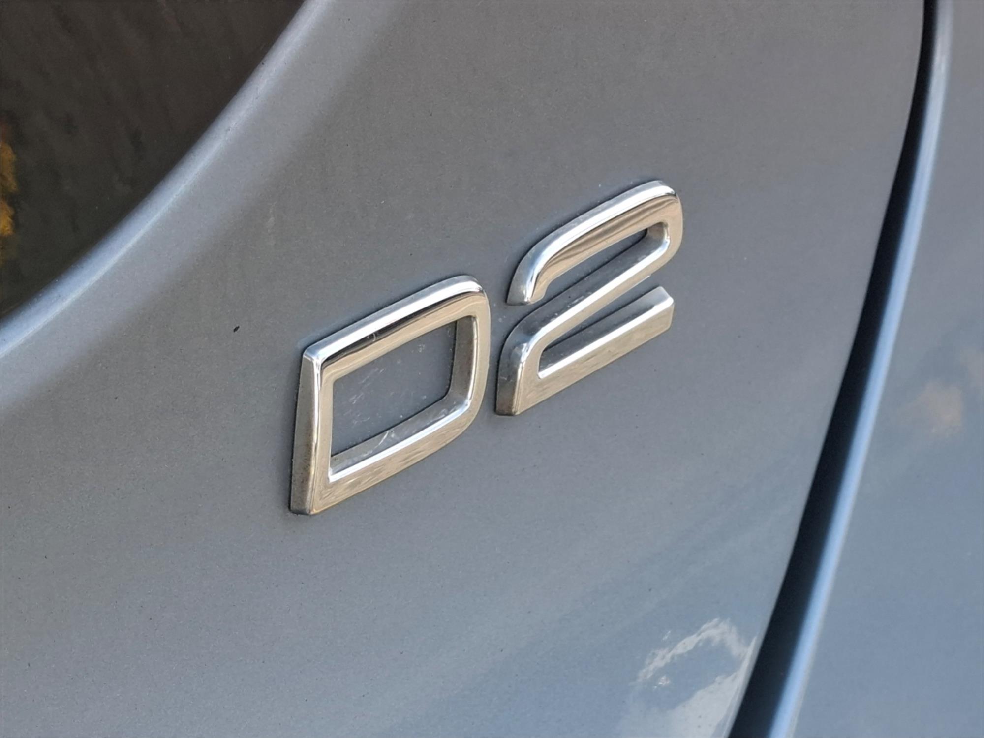2016 VOLVO V40 M MY16 D2 KINETIC 6 SP AUTOMATIC 5D HATCHBACK