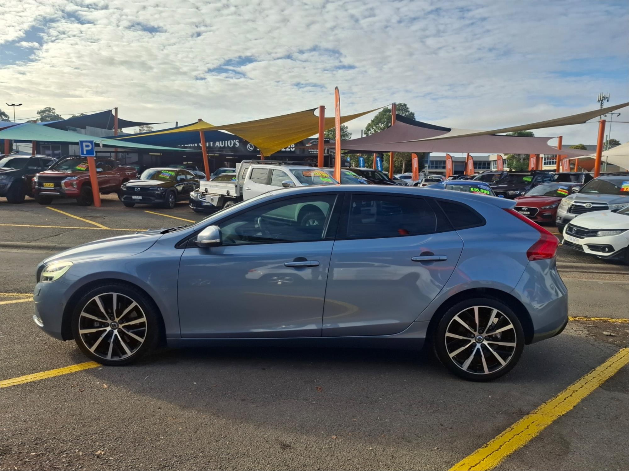 2016 VOLVO V40 M MY16 D2 KINETIC 6 SP AUTOMATIC 5D HATCHBACK