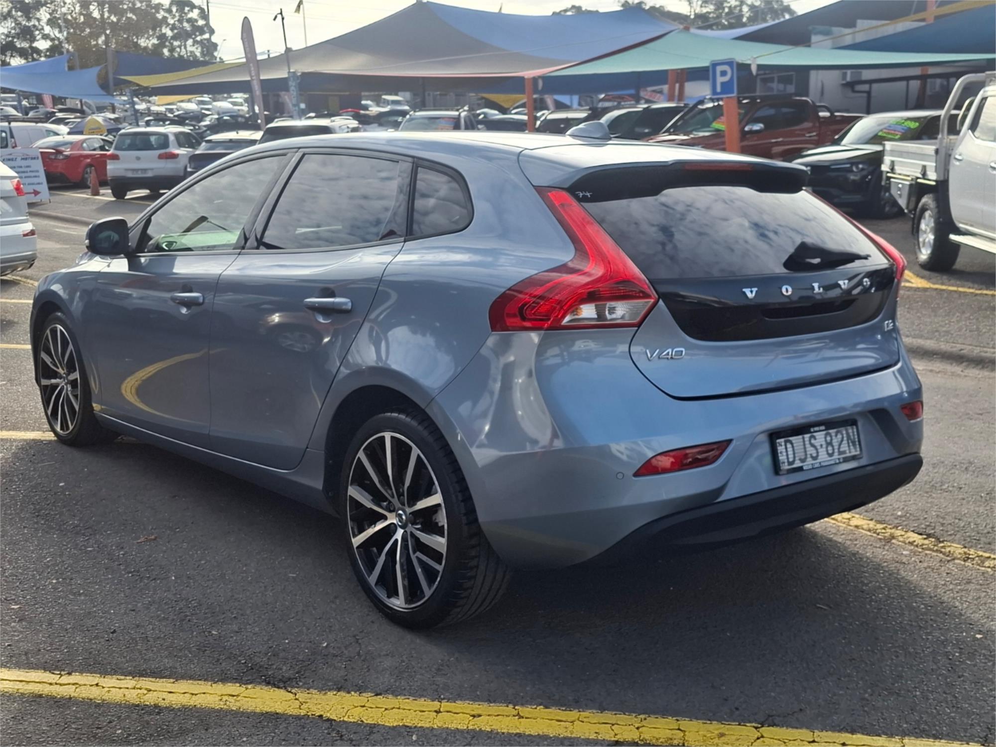 2016 VOLVO V40 M MY16 D2 KINETIC 6 SP AUTOMATIC 5D HATCHBACK