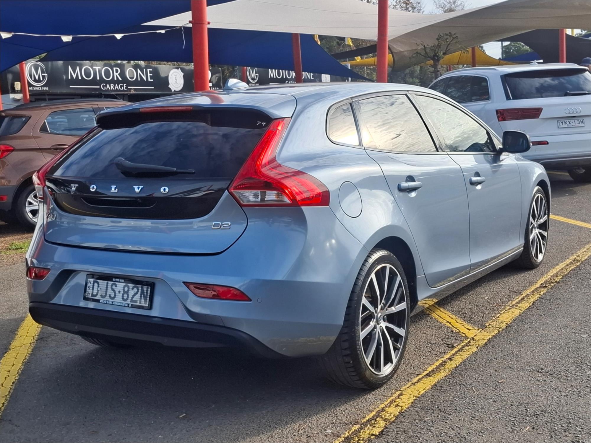 2016 VOLVO V40 M MY16 D2 KINETIC 6 SP AUTOMATIC 5D HATCHBACK
