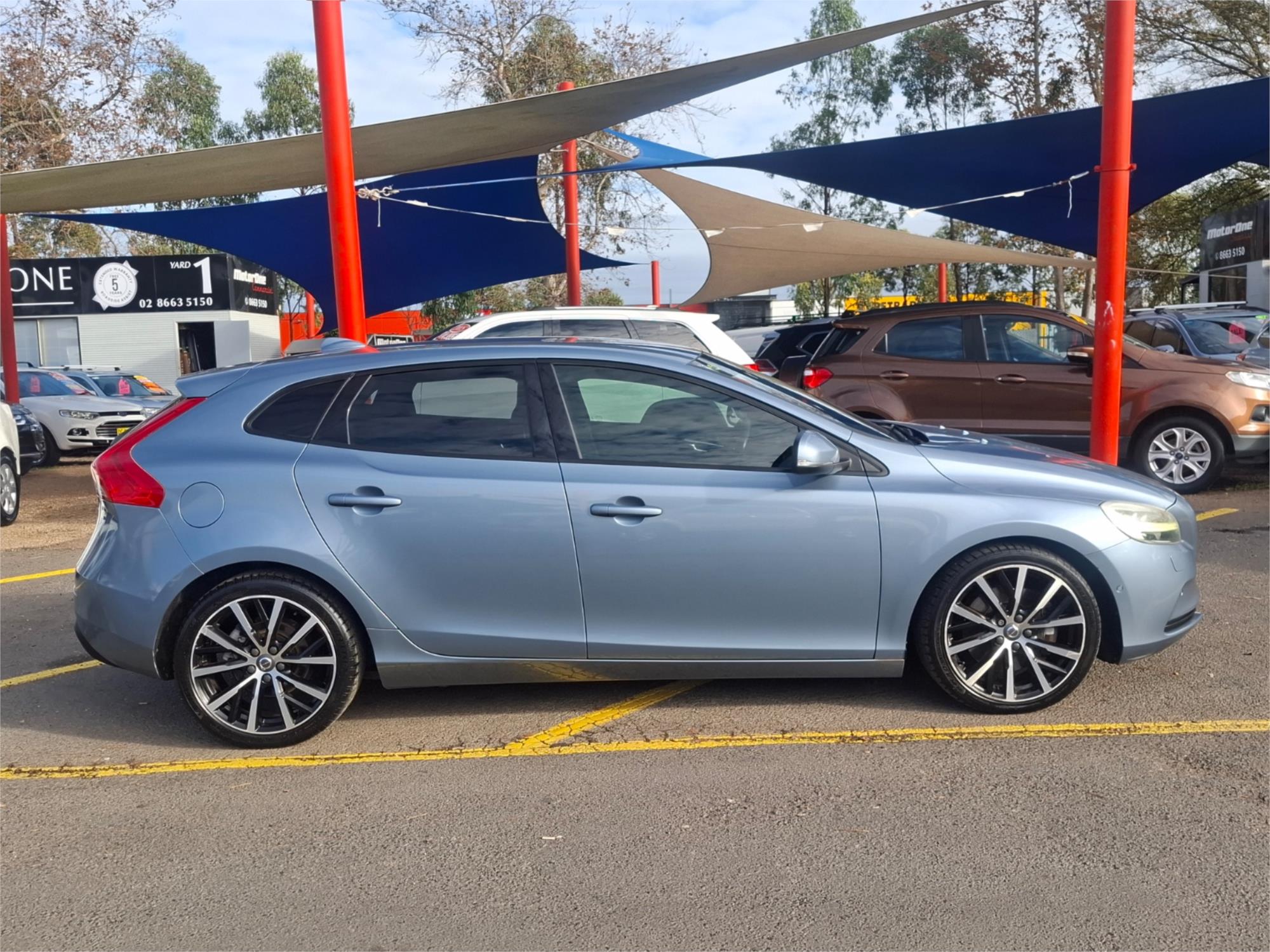 2016 VOLVO V40 M MY16 D2 KINETIC 6 SP AUTOMATIC 5D HATCHBACK
