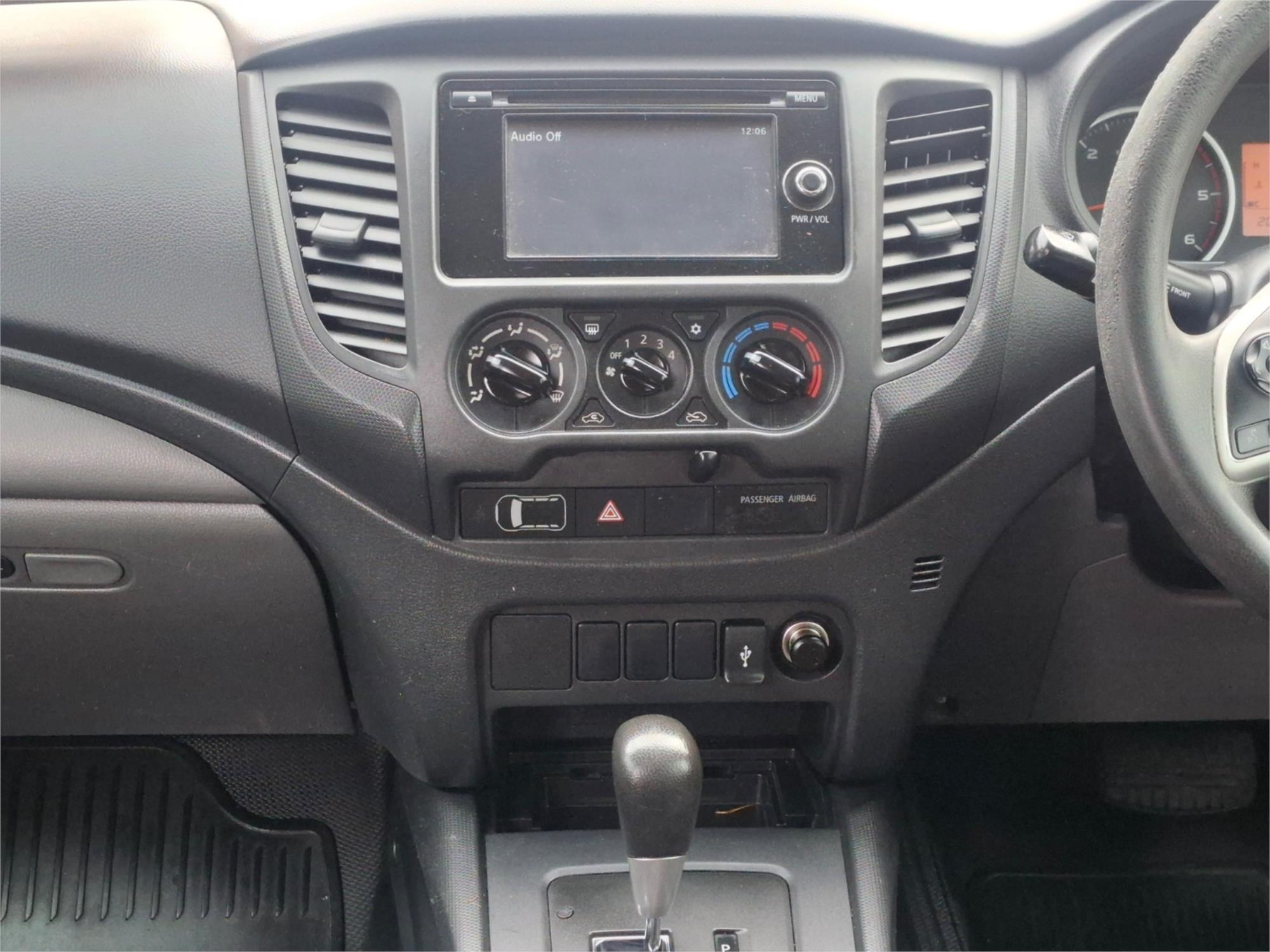 2016 MITSUBISHI TRITON MQ MY16 GLX (4x4) 5 SP AUTOMATIC DUAL C/CHAS